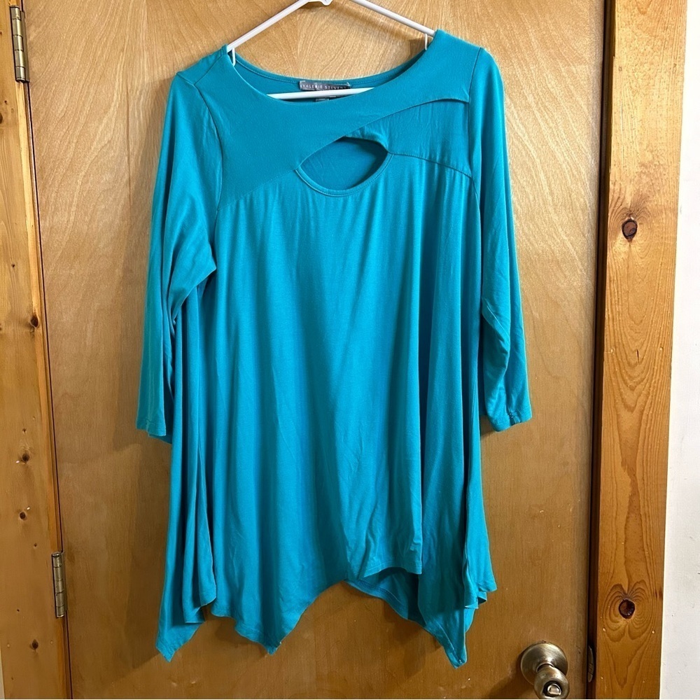 Women’s tunic top with three-quarter length sleeves from Valerie Stevens, large